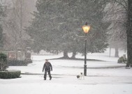 英国降雪预报警告称，三次“突发天气事件”可能带来北极风暴